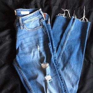💕Hollister ripped skinny jeans